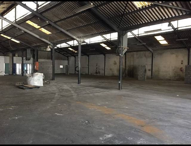 1,590M² FACTORY TO LET IN PAROW CENTRAL